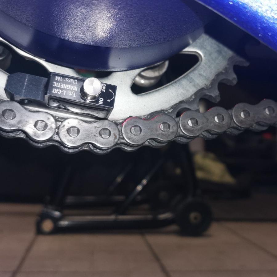 Magnetic - line laser chain alignment tool