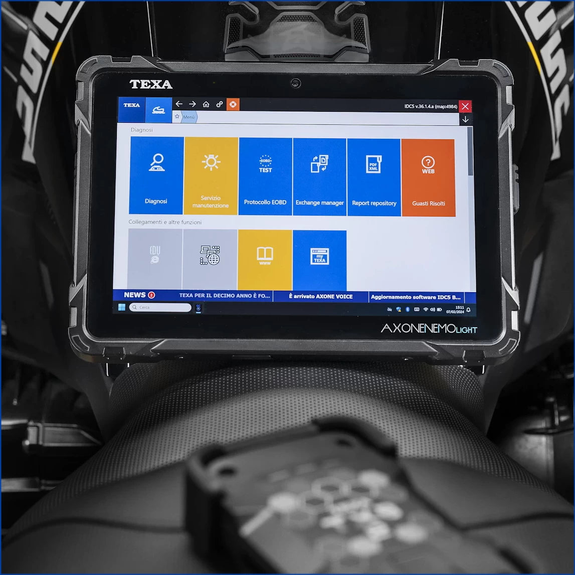 Axone Nemo Light with TXB 2 and BMW motorcycle